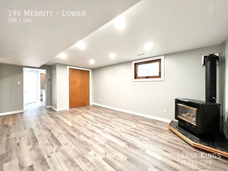Updated 2 Bed 1 Bath Lower w Private Entrance/ Laundry in Great Residential Area - Photo 4