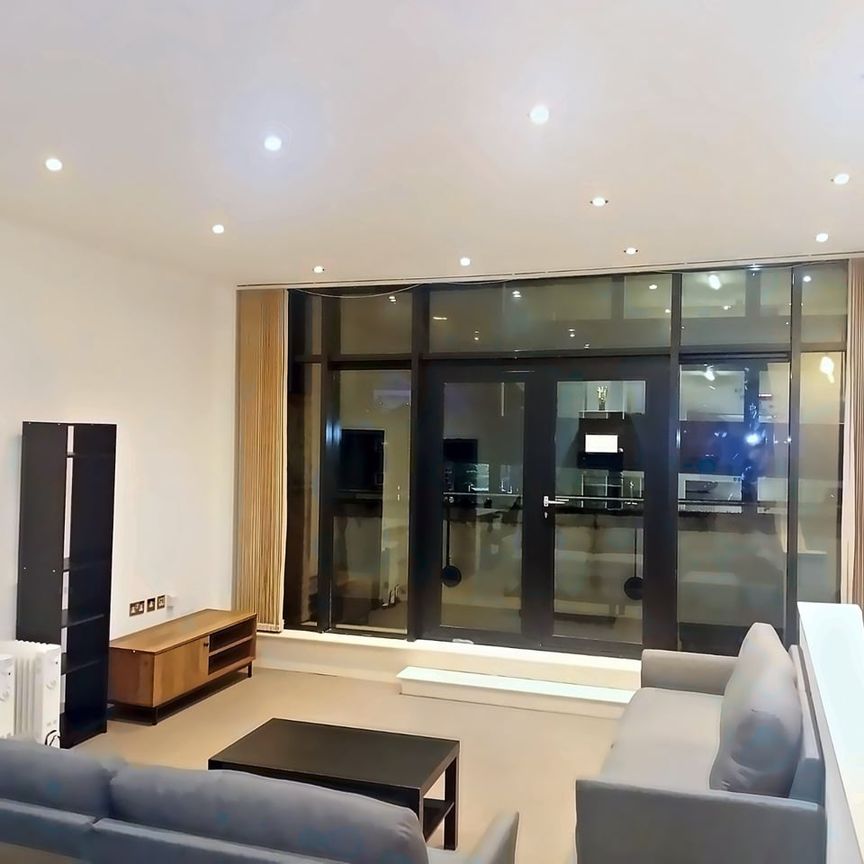 2 Bed Flat, The Axis, NG1 - Photo 1
