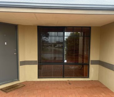 Perfect Family Living Opposite the Park ! - BREAK LEASE - Photo 3