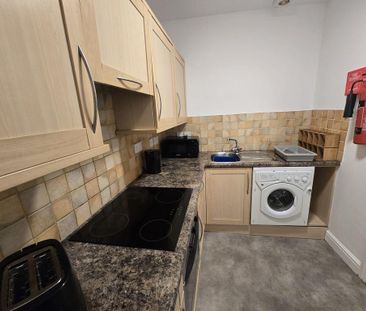2 bedroom flat to rent - Photo 2