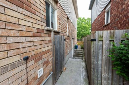 For Lease - 34 Peach Blossom Crescent Unit# 2, Kitchener, Ontario - Photo 5