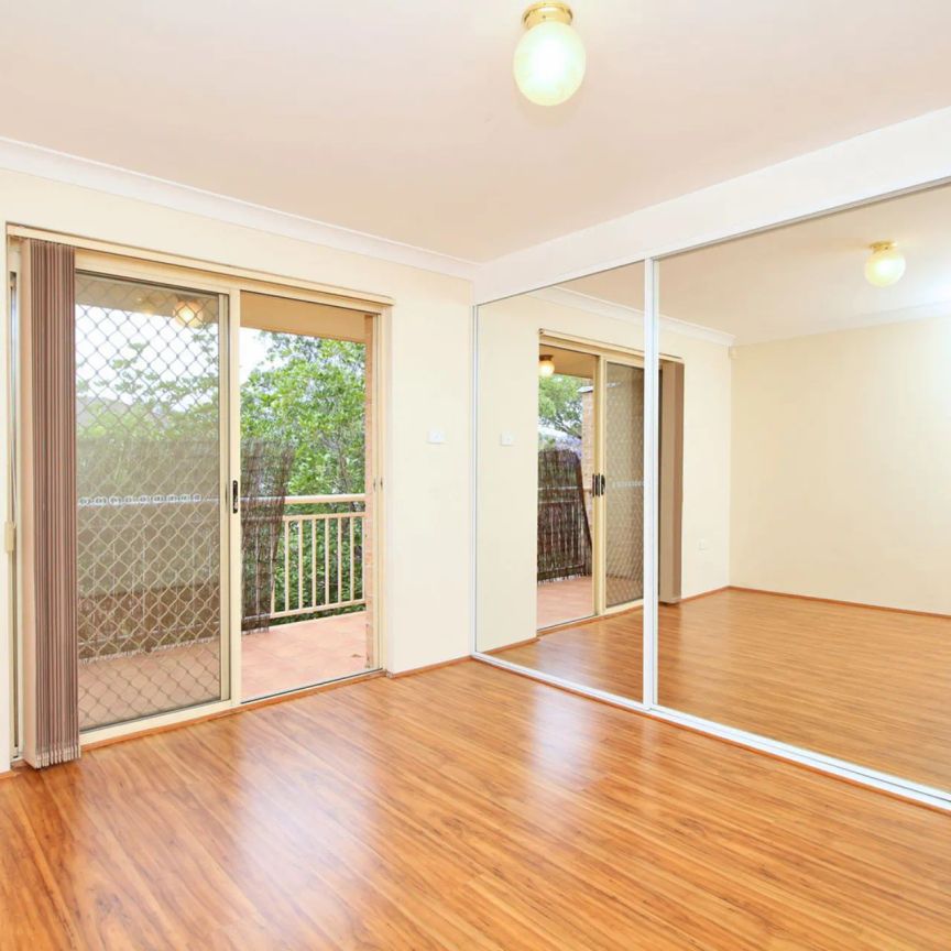 WELL PRESENTED 2-BEDROOM APARTMENT CLOSE TO TRANSPORT! - Photo 1