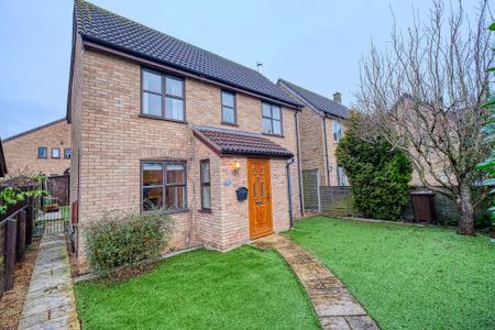 Spacious Detached Family Home with Garage available TO LET in Wymondham - Photo 5