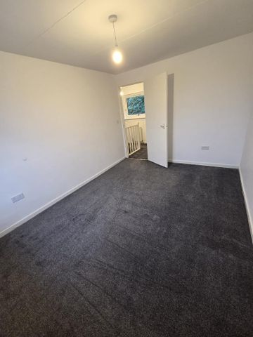 3 bedroom flat to rent - Photo 5