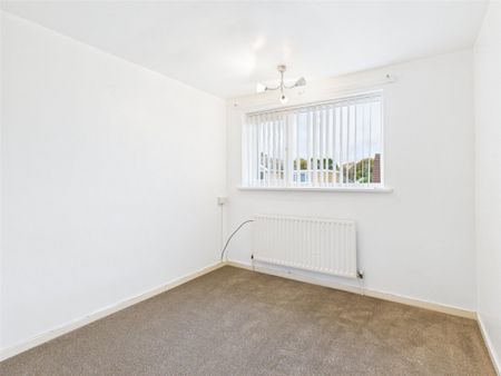 Sutton Court, Eastwood, Nottingham, Nottinghamshire, NG16 - Photo 4