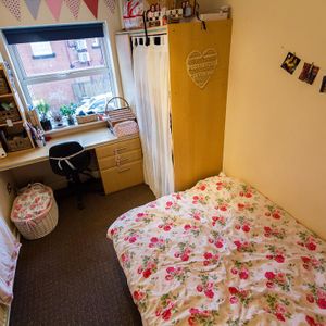 3 bedroom apartment to rent - Photo 2