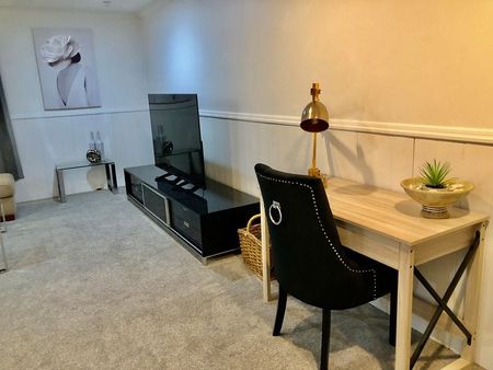 Stunning Fully Furnished Home Near Lake Taupō - Photo 2