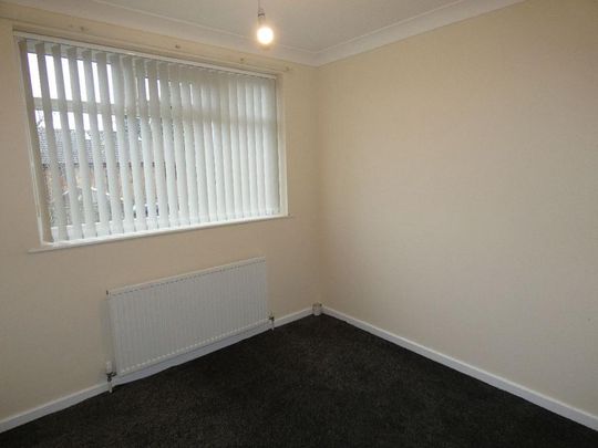 3 bedroom end of terrace house to rent - Photo 1