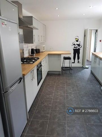 6 bedroom terraced house to rent - Photo 5