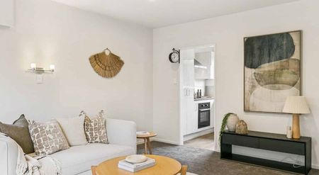 Charming 2BR Home in Churton Park - Photo 3