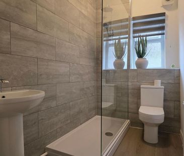 3 bedroom flat to rent - Photo 2