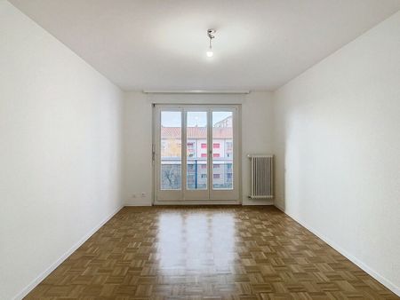 CHARMANT LOGEMENT TRÈS BIEN SITUÈ ET ENTIEREMENT RÈNOVÈ - Foto 3