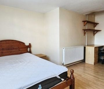 Room 2, Rosalind Close, Colchester - Photo 2