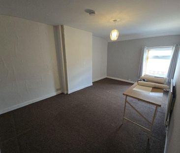 2 bedroom end of terrace house to rent - Photo 5