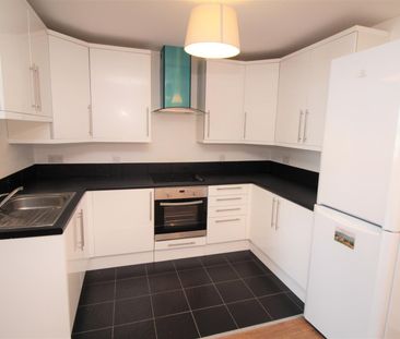 London Road, Lowfield Heath - Photo 3