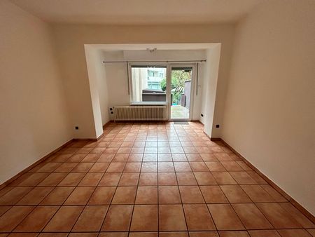 Helle 3 Zimmer Wohnung im Erdgeschoss mit großer Terrasse und Garten! - Photo 3