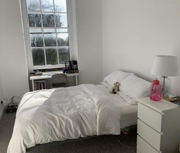 3 bedroom flat to rent - Photo 3