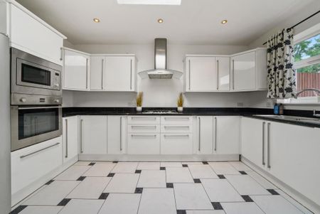 1 bedroom in a house share to rent - Photo 2