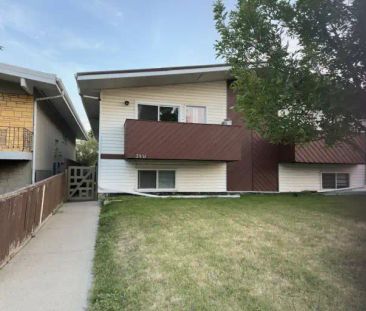 Pet friendly 3 brm main level | 2831 14 Avenue Southeast, Calgary - Photo 1