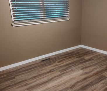 264 SCARTH ST - Photo 3