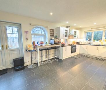 4 Bedroom Detached To Let - Photo 6