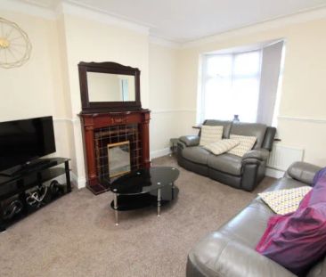 RM1, Eastern Avenue East, Romford - Photo 6