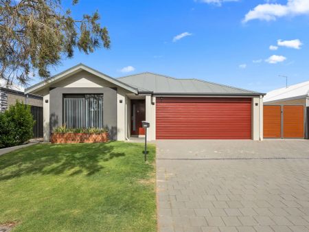 66 Wintergreen Crescent, Treeby WA 6164 - Photo 4