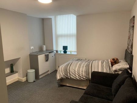 1 bed Studio - To Let - Photo 5