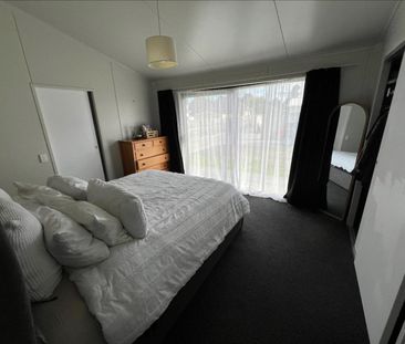 Three-bedroom Aramoho home - Photo 5