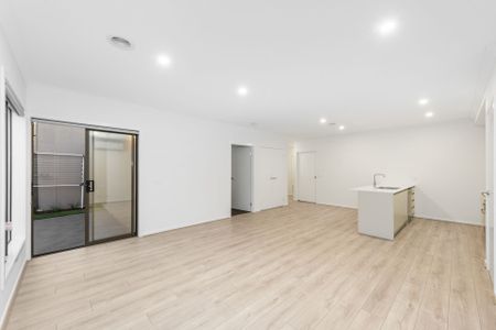 Modern, Brand-New Home in Sought-After Woodlea Estate - Photo 4
