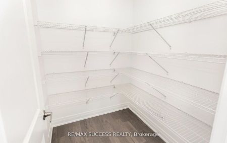 For Lease - 3130 Travertine Drive, Oakville, Ontario - Photo 4