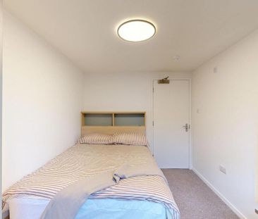 4 bedroom flat to rent - Photo 6