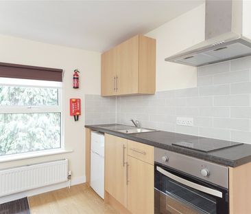 Room 8, 5a Church Street, Esher, Surrey, KT10 flat to rent - Photo 1