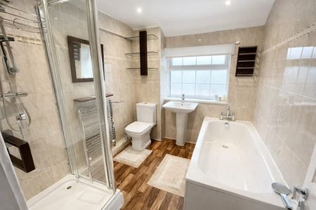 4 Bedroom House To Let - HP13 - Photo 3