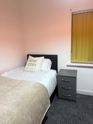 Room in a Shared House, Warwick Road, B27 - Photo 2