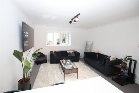 2 bedroom Flat to let - Photo 3