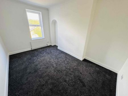 4 bedroom semi-detached house to rent - Photo 2