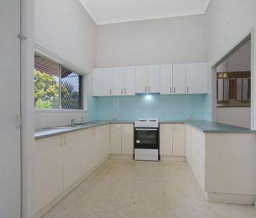 Your Ideal Home Awaits: 4BR with Style, Comfort, and Convenient Pub... - Photo 6