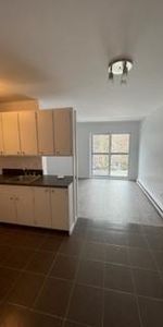 À CHARLESBOURG, SITUÉ À L' ÉTAGE, SUPERBE 3½ ENTIÈREMENT RÉNOVÉ - 1045$/MOIS, TOUT INCLUS! JUILLET - Photo 3