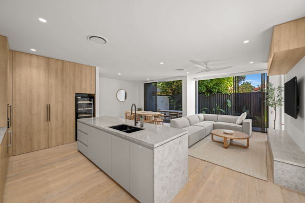 10/81 Salerno Street, Isle Of Capri QLD 4217 - Villa For Rent | Domain - Photo 1