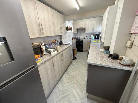 2 bedroom terraced house to rent - Photo 4