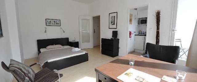 Schicke 1-Zimmer-Wohnung mit Balkon in Berlin Wilmersdorf, möbliert - Photo 1