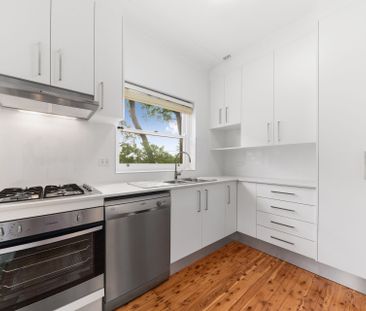 Three Bedroom Home in Castlecrag - Photo 3