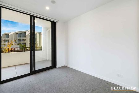 Luxury Two-Bedroom Apartment with Lifestyle Perks - Photo 2