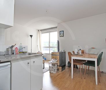Appartement - 2 pièces - 35,02 m² - Saint-Cyr-l'École - Photo 2