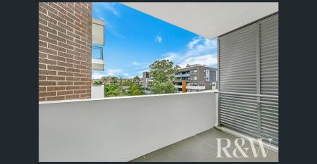 Stylish Apartment with Ultimate Convenience - Photo 2