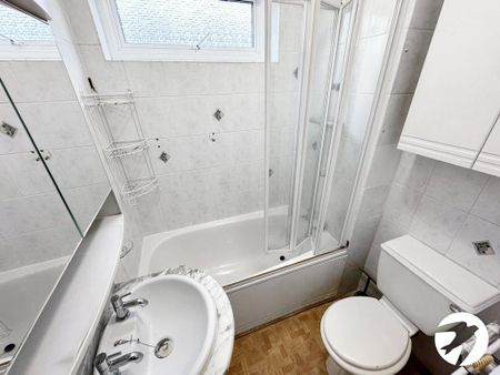 4 bedroom semi-detached house to rent - Photo 2