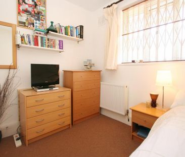 1 bedroom in a flat share to rent - Photo 6