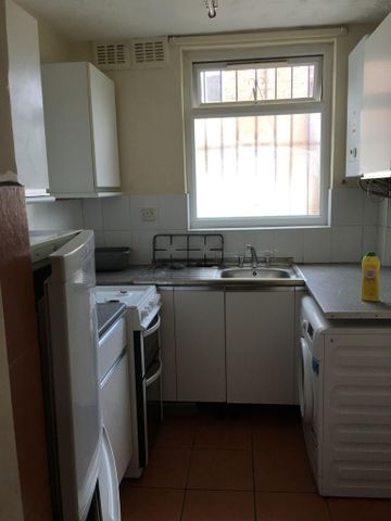 3 bedroom end of terrace house to rent - Photo 5