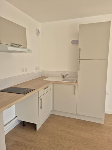 Location Appartement 3 pièces 69m² NIEPPE 59850 - Photo 3